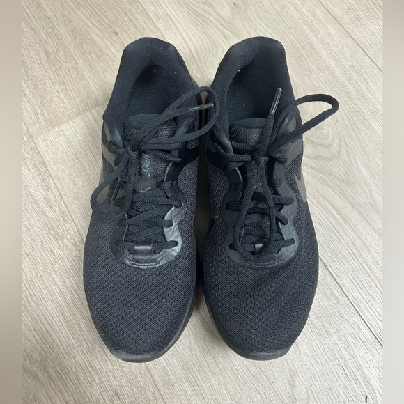 Nike Women’s Revolution 6 Black Running Shoes - Picture 2 of 6